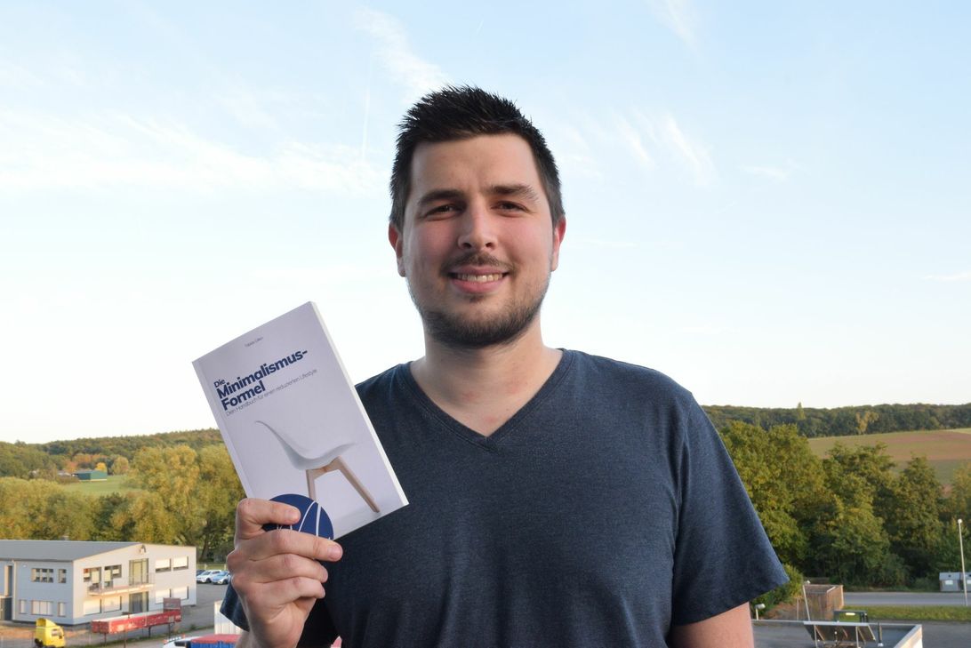 Tobias Gillen hat Anfang Oktober sein zweites Buch, dieses Mal im Eigenverlag, veröffentlicht. Für jedes verkaufte Exemplar – ob Taschenbuch oder E-Book – wird ein Baum gepflanzt.  Foto: Scholl