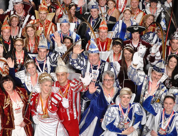 Über 50 Prinzenpaare nahmen am großen WochenSpiegel-Prinzenempfang 2017 in der Bitburger Stadthalle teil. Auch in dieser Session werden zur traditionellen Karnevalsveranstaltung, die erstmals in der Europahalle in Trier stattfindet, wieder zahlreiche Gäste erwartet. Foto: IZ