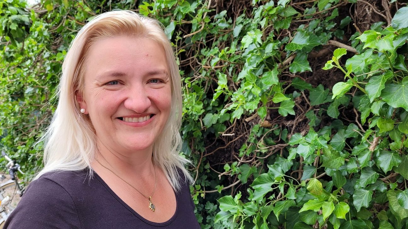 Svetlana ist mit Ihrem zehnjährigen Sohn aus der Ukraine nach Euskirchen geflohen. Zuerst konnte sie bei einer Euskirchener Familie wohnen. Seit kurzem hat sie eine eigene kleine Wohnung.