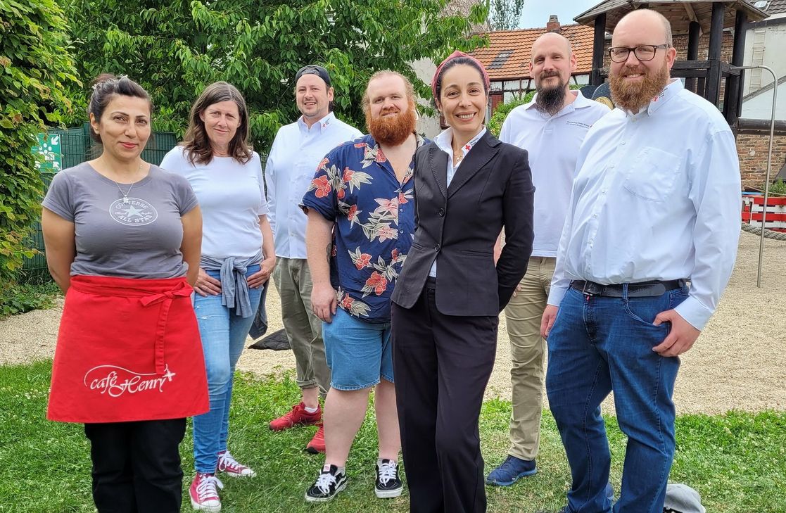 Das Team Migration/Integration des Roten Kreuzes im Kreis Euskirchen ist seit Anfang März in der Ukrainehilfe aktiv, hier (v.l.) Joumana El Khodr, Sabine Heines, Thomas Weber, Kevin Löhr, Guranda Nass, Philipp Scholzen und Boris Brandhoff.
