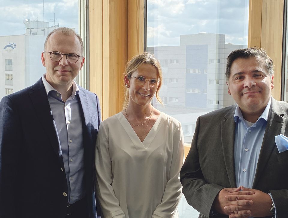 Prof. Dr. Heinz Michael Loick, Ärztlicher Direktor des Marien-Hospital Euskirchen, Kerstin Beissel (Pflegedienstleitung) und Andreas Schultz, Geschäftsführer der Stiftung. Foto: Marien-Hospital Euskirchen