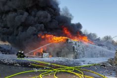Auf dem Gelände der A.R.T. GmbH im Hafen in Trier-Ehrang ist zu einem Großbrand gekommen. Foto: A.R.T. GmbH