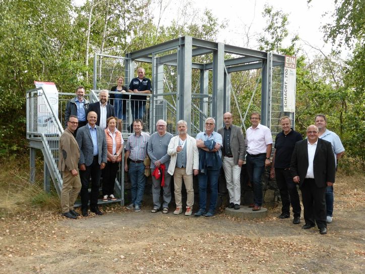 Die Mitglieder des Fachbeirates am Schacht 700 im Mayener Grubenfeld.