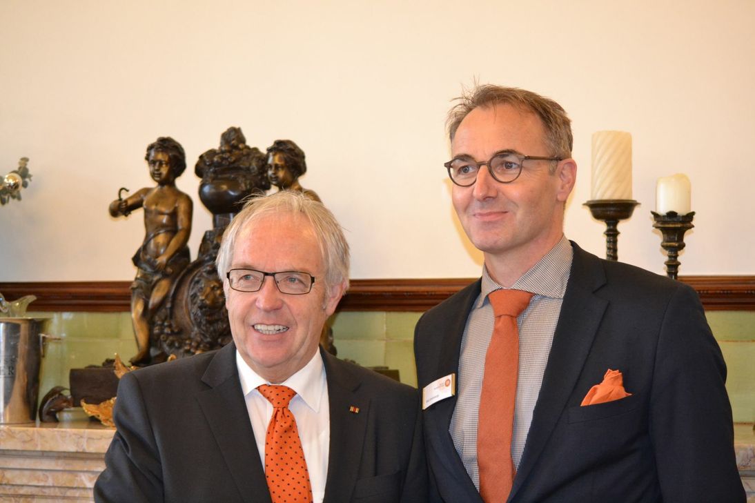 Nach 30 Jahren verabschiedet sich Intendant Hermann Lewen (links) von den Mosel Festwochen. 2018 tritt Tobias Scharfenberger seine Nachfolge an. Für die Geschäftsführung des Festivals zeichnet der Sänger und Kulturmanager bereits 2017 verantwortlich. Foto: Angelika Koch