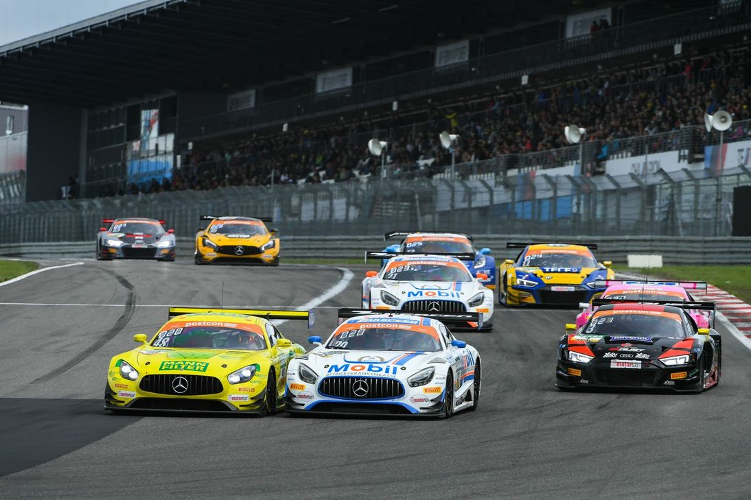Mehr als 35 Supersportwagen sind am kommenden Wochenende im Rahmen des ADAC GT Masters am Nürburgring zu sehen. Bis zu 5.000 Zuschauer dürfen live vor Ort sein. Foto: Gruppe C