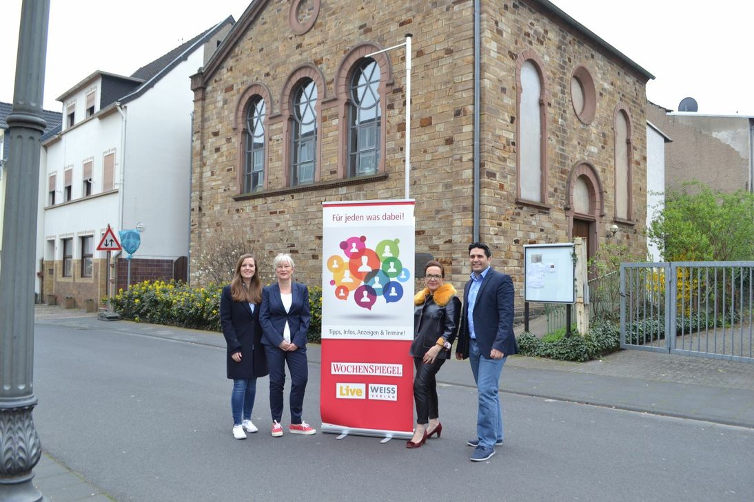 Das WochenSpiegel-Team mit Carolina Wicher (v. l.), Susanne Wolf, Petra Jochemich und Serkan Basar lädt alle Interessierten zum ersten Vortrag am Mittwoch, 19. Juni, in die Ehemalige Synagoge Ahrweiler ein. Foto: Mager
