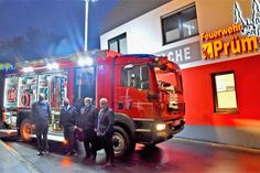 Präsentierten stolz die neue zukunftsweisende Neuanschaffung der Feuerwehr Prüm: Tobias Kickertz und Lothar Bormann (Feuerwehr Prüm), Alexander Thiel (Wehrleiter der VG Prüm), Bürgermeister Aloysius Söhngen. (v.l.)     Foto (2): W.Kootz