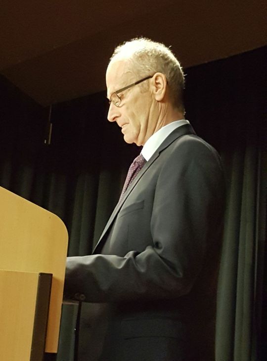 Bürgermeister Dr. Hans-Peter Schick ging ausführlich auf die Städtepartnerschaft Mechernich-Nyons ein.