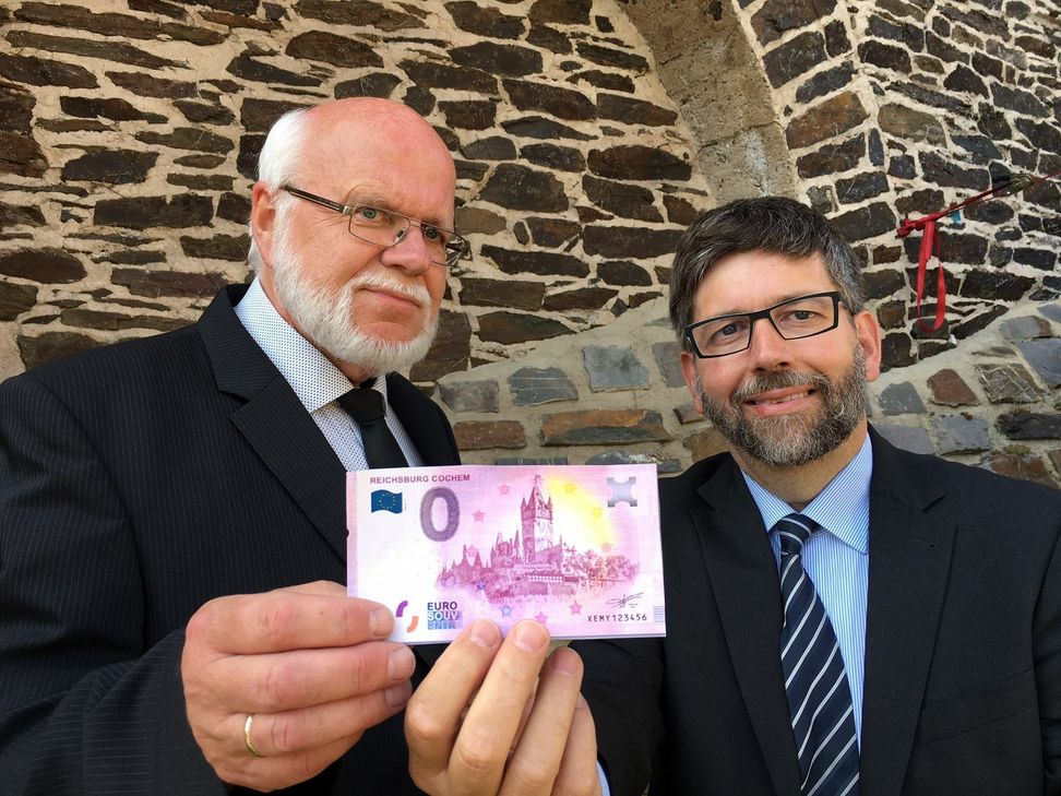 Burgherr Theo Lechtenfeld (l.) und Stadtbürgermeister Wolfgang Lambertz (r.) sind stolz auf die - schon jetzt - gelungene Marketingstrategie.