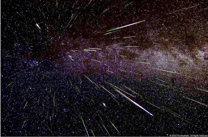 Perseiden kann man mit bloßem Auge sehen.