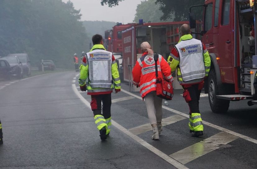 Die Verletzten Personen wurden nach notärztlicher Erstversorgung in ein Krankenhaus gebracht.