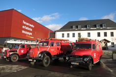 Oldtimer vor dem Museum