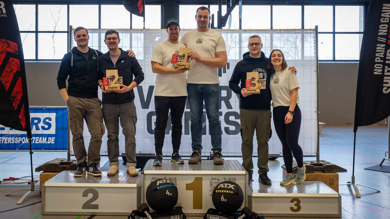 Bei der Spendenwertung 1. Kraftwerk, 2. Dynamo Feuerbach, 3. Puerro y Gordo - (v.l.) Dynamo Feuerbach (Tim Stollenwerk, Tom Gentges), kraftwerk (Sebastian Els, Thomas Schreiber), Puerro y Gordo (Bastian Grigo, Laura Els-Hilgers).