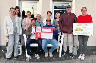 Die Spenden des Charity-Weihnachtsmarktes wurden kurz vor Ostern übergeben.