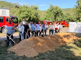 Erster Spatenstich zum neuen Feuerwehrgerätehaus in Godendorf.