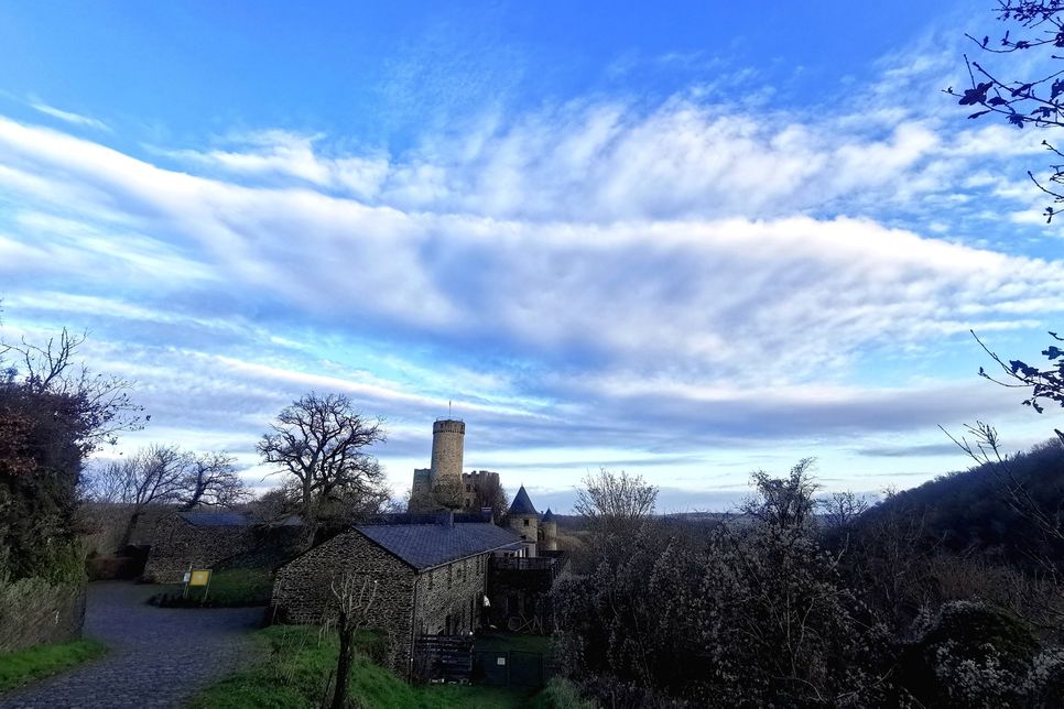 Wolkenschauspiel mit Burg Pyrmont