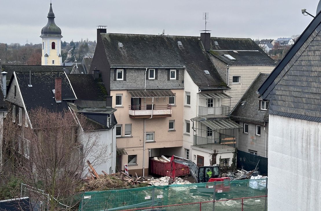 Die Abrissarbeiten sind gestartet.