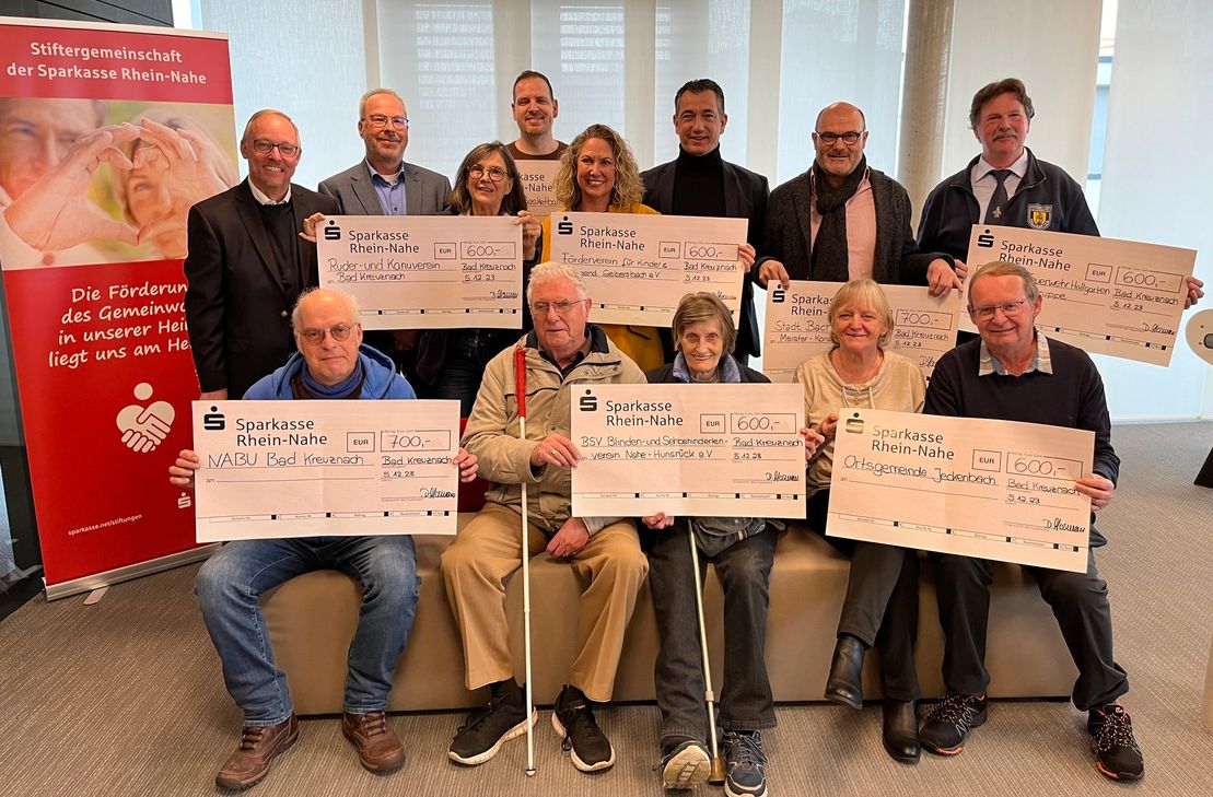 Die Kuratoriumsmitglieder freuten sich mit den Begünstigten.