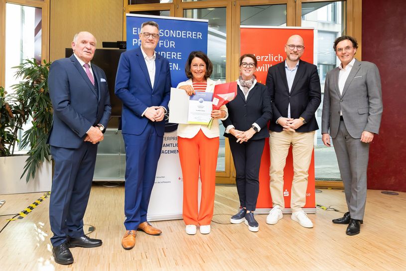 Dagmar Schaffrath (3.v.l.) gibt ehrenamtlich Deutschunterricht für Pflegekräfte - ein auszeichnungswürdiger Einsatz.