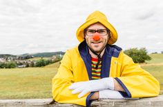 Die Eifeler Schnüss »Ne Jeck im Rähn« wird Frau und Mann zum Lachen bringen.