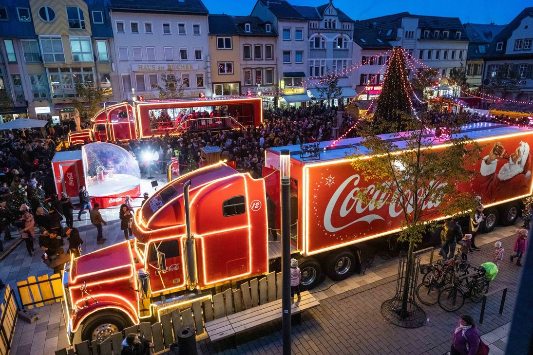 Die Weihnachtstrucks sind in der Stadt: Erstmals stand Bad Kreuznach aufdem Fahrplan der alljährlichen Coca-Cola Weihnachtstour.