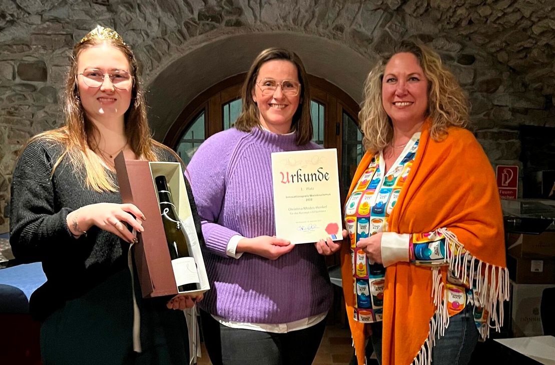 Premiere: Der erste Innovationspreis Weintourismus geht an Christina Modes-Henkel.