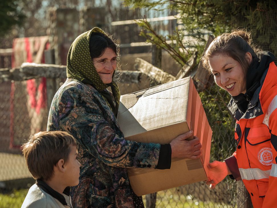 Die Pakete aus unserer Region haben die Johanniter-Weihnachtstrucker zu bedürftigen Familien in Bosnien und Rumänien gebracht.
