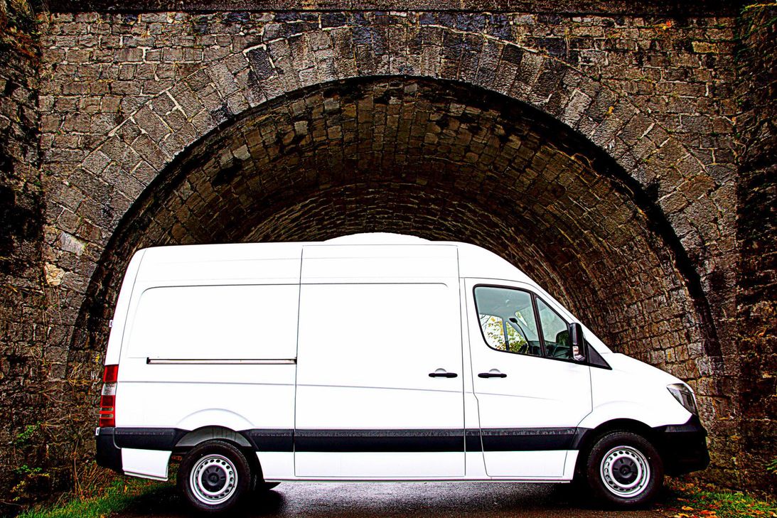 Alles andere als festgefahren: Das Jumonofel wird das Beteiligungsmobil für die ländliche Jugendarbeit in der Nordeifel. Lange soll es nicht mehr weiß bleiben. Foto: Städteregion Aachen