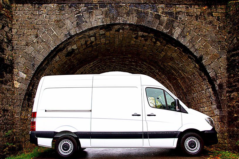 Alles andere als festgefahren: Das Jumonofel wird das Beteiligungsmobil für die ländliche Jugendarbeit in der Nordeifel. Lange soll es nicht mehr weiß bleiben. Foto: Städteregion Aachen