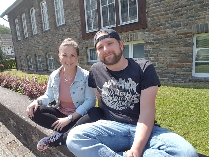 Lara Brammertz und Domenik Delsemmé sind die Gesichter der mobilen Jugenarbeit in der Nordeifel. Foto: Domenik Delsemmé, StädteRegion Aachen