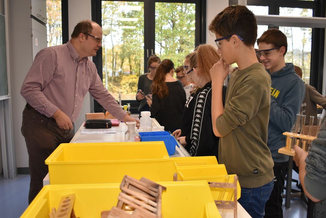 Für Wissenschaft begeistern - das hat sich die Realschule plus Vulkaneifel in Ulmen auf die Fahne geschrieben.