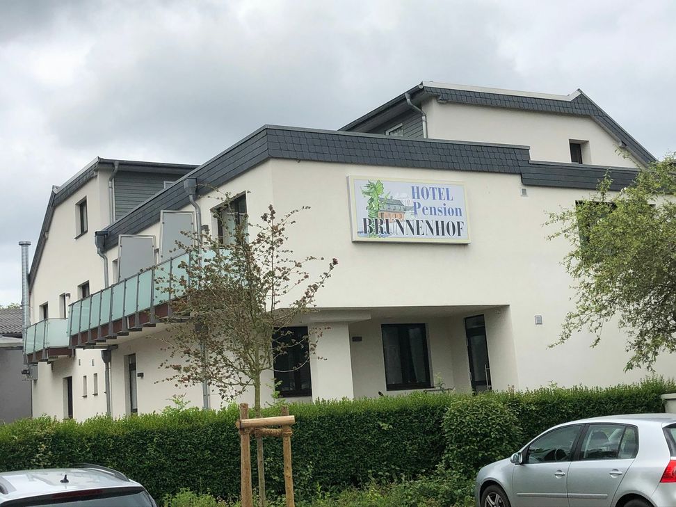 Durch An- und Ausbau sind im Roetgener Brunnenhof an der Hauptstraße zwölf Zwei- bis Vierbett-Zimmer entstanden. Im Restaurant gibt es Frühstück für die Gäste und sonntags einen Frühstücks-Brunch (auf Anmeldung). Fotos: T. Förster