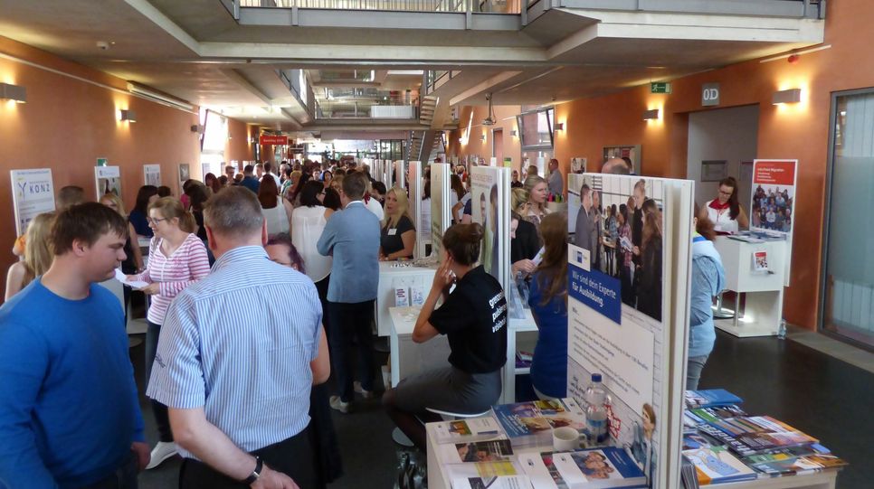 So viele Aussteller wie nie zuvor finden sich am Freitag, 17., und Samstag, 18. Mai, bei der Ausbildungsmesse "FUTURE"  in der Dasbachstraße 9 ein. Die achte Jugendmesse der Agentur für Arbeit Trier bietet neben einem riesigen Informationsangebot auch vielen Attraktionen. Foto: Agentur für Arbeit