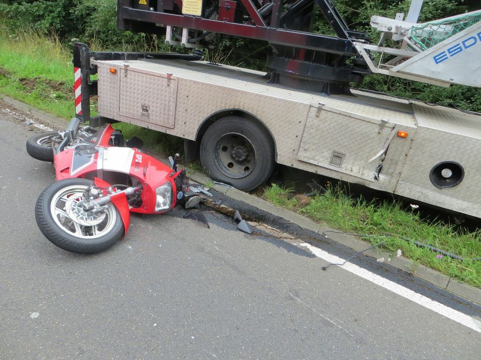 Dieses Bild bot sich der Polizei am Unfallort. Foto: Kreispolizeibehörde Euskirchen