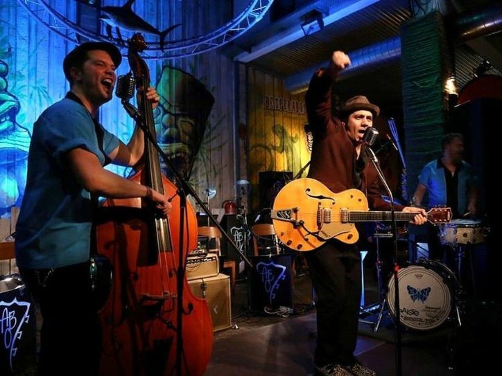 Das Rockabilly Trio tritt am Freitag im Weingut Sturm-Pargen in Bullay auf.