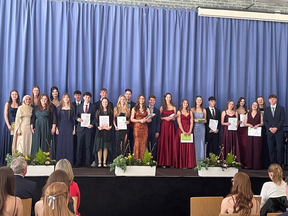 66 Schülerinnen und Schüler des Martin-von-Cochem-Gymnasiums haben ihr Abi in der Tasche.