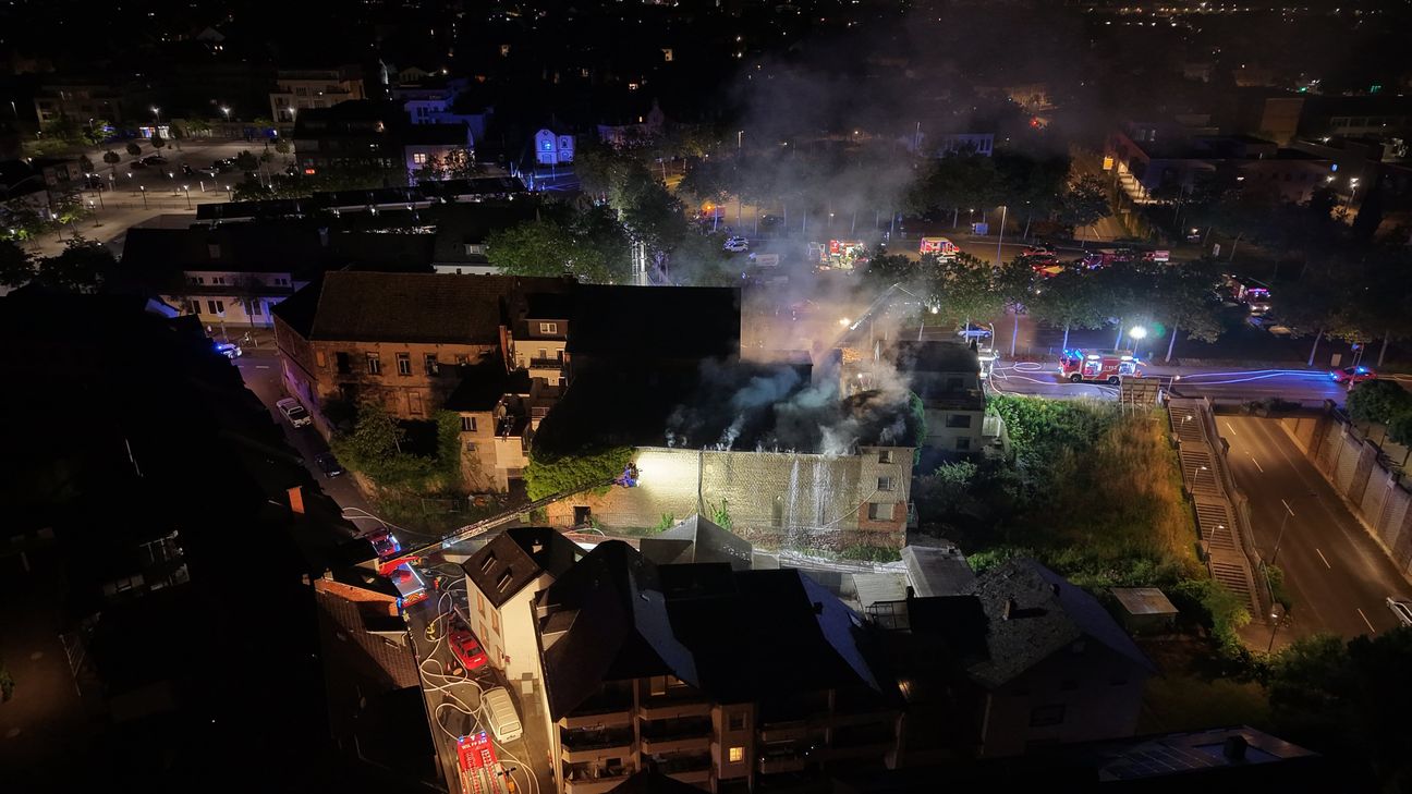 Großbrand im ehemaligen Kino in Wittlich: Rund 100 Einsatzkräfte kämpfen die ganze Nacht gegen die Flammen