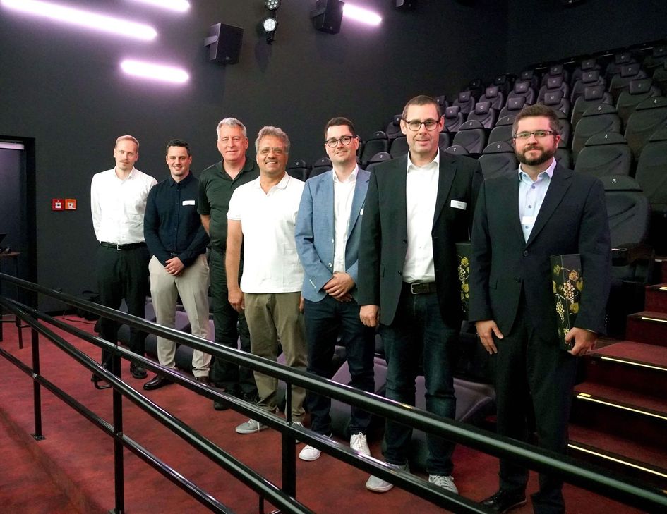 Tim Lieser (WFG Trier-Saarburg), Vincent Leppak (VDI Technologiezentrum GmbH), Frank Hallfell (enbiz engineering and business solutions GmbH), Timo Gensel (Ministerium für Landwirtschaft, Weinbau, Umwelt und Forsten Rheinland-Pfalz), Matthias Denis (Wirtschaftsförderung), Patrick Stein (Zöllner Fensterbau GmbH), Andreas Schwarz (Investitions- und Strukturbank Rheinland-Pfalz – ISB)