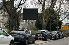 Noch ist sie nicht in Betrieb: neue LED-Tafel in der Theodor-Heuss-Allee