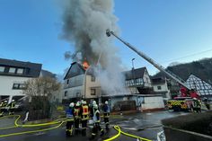 Freiwillige Feuerwehren der VG Cochem sind am Montagmorgen zu einem Wohnhausbrand in Lütz ausgerückt.