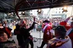 Auf dem Kornmarkt geht es hoch her