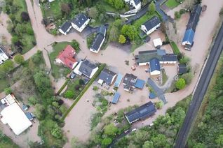 Auch das Festzelt stand im Hochwasser. Die Kirmes findet eingeschränkt statt.