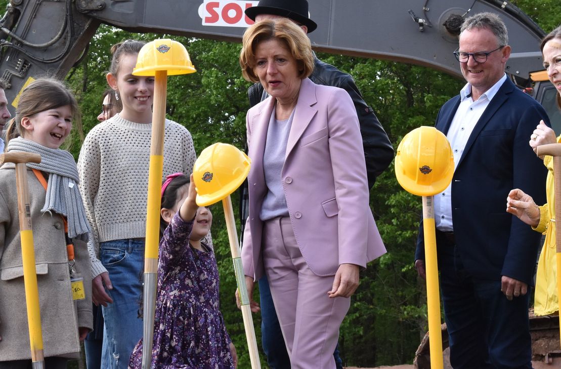 Malu Dreyer beim Spatenstisch des Nestwärme Kinderhospizes am vergangen Mai in Trier.