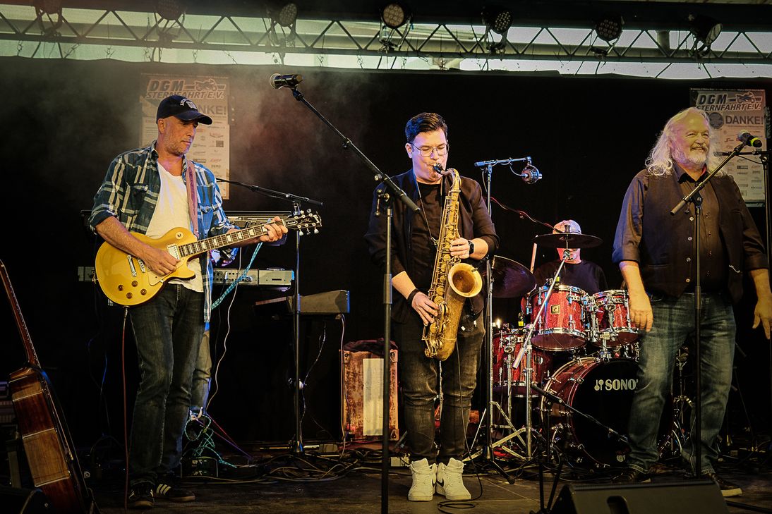 "Die Leiendecker Bloas" sorgen neben Prinz Wolli, Chris Steil und vielen weiteren regionalen Bands für Stimmung. Der Erlös des Sommerfestes kommt der Gesellschaft für Muskelkranke in voller Höhe zugute.