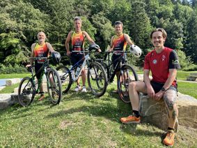 Michael Junick (v.li.) sowie Urban und Niklas Scheld gehen bei der EM in Spanien an den Start. Marek Scheld ist für den Support zuständig. Foto: Michael Nielen