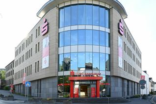 Der Personalrat und die KSK Mayen haben spontan nochmal jeweils 10.000 Euro für Betroffene in Ahrweiler gespendet. Foto: Archiv