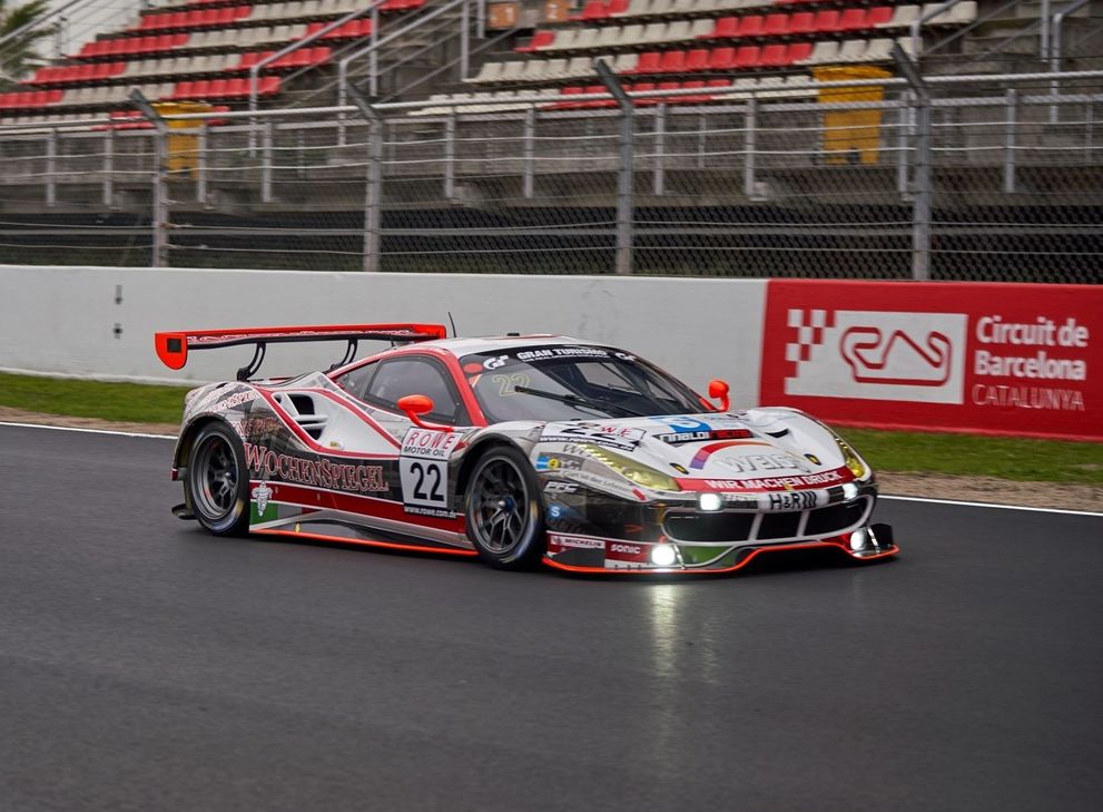 Den Wochenspiegel-Ferrari 488 GT3 mit der Nummer 22 wird wieder von Georg Weiss, Oliver Kainz und Jochen Krumbach gesteuert. Foto: Hardy Elis