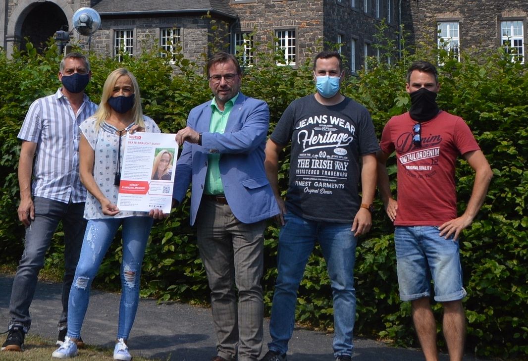 Oliver Ott, Beate Bohl, Oberbürgermeister Wolfgang Treis, Vertreter des Orga-Teams Stefan Endres und der Sohn Steve Bohl. Foto: Jacqueline Blang/Stadt Mayen
