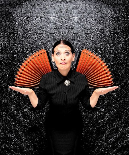 Carmela de Feo präsentiert in Manderscheid die besten Nummern aus ihren Programmen.  Foto:  H. Hoffmann