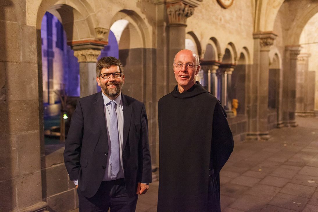 VG-Bürgermeister Wolfgang Lambertz und Alt-Abt Benedikt Müntnich. Foto: VG Cochem